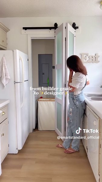 Thanks to @aangelicawilliams for sharing! Bi-folding glass barn doors not only save space but also make your room look more open and stylish. The flexible folding design is perfect for tight spaces or open layouts. Unlike traditional sliding doors, bi-fold glass doors open and close easily without taking up too much room. Plus, the glass material allows natural light to flow through, creating a bright and spacious atmosphere. Whether you're into modern minimalism or industrial style, these doors