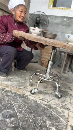 Grandma’s Genius Table Hack 🪑 | Smart DIY Trick You Must Try!