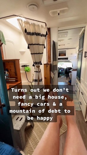 Living Debt-Free in an RV: Embracing a Simple Lifestyle