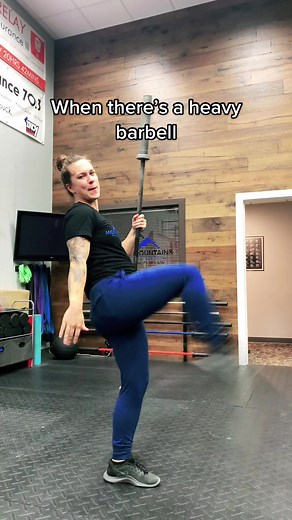 I don’t know how to do pony tails, if you can believe it #physicaltherapy #physio #crossfit #lgbt #gymtok