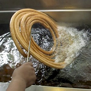 1.5M views · 1.2K reactions | El Moro in Mexico City started off as a pushcart, and now it sells around 10,000 churros a day. | Business Insider Today | Facebook
