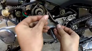 37K views · 502 reactions | Mira la forma fácil de cambiar los retenedores del bendix y cigüeñal cuando la moto está botando aceite #toromotos #flex125 #retenedor | Toro Motos | Facebook