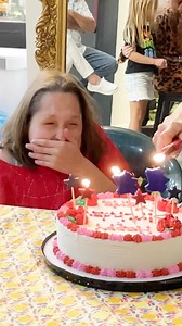 Maria spend 364 days waiting for this one special day each year, her birthday. We tried various ways over the year to make her feel special, on her 35 birthday we planned a surprise party. Full disclosure, Maria did know that her party was happening and that it was a surprise but I still think she went into a bit of shock when everyone yelled for her 😂 my favorite part of the whole day was watching her look around at everyone when they were singing to her 🥹 I hope everyday is your birthday now