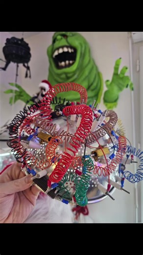 Mais non !!! La passoire de Louis Tully !! C'est la vraie ? Mais quelle question... Bien-sûr que c'est la vraie, t'es chez Ghostbusters France tu te souviens ? 😜 #Ghostbusters #LouisTully #keymaster #Movie #Starwars