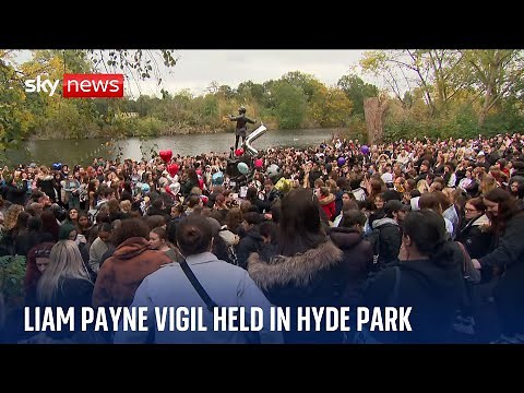 Liam Payne death: One Direction fans hold memorial in Hyde Park