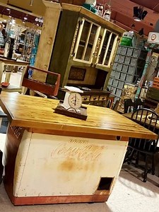 5.5K views · 101 reactions | The early worm gets the BEST "JUNK"! Shop over 180 EARLY at 10am on May 4. The first 50 shoppers get free bags! 6k in door prizes! Early shopping is $15. Get your tickets NOW! General Admission is $5. | 2 Friends & JUNK | Facebook