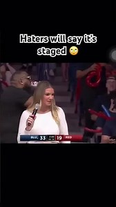 Can Darius from the crowd dunk?