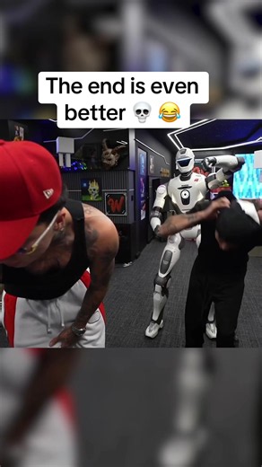 #Robot crash-out 🤖 🤣 (via @WestCOL) #funny #fy #espnsocial #sirensong