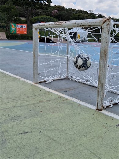 Review da quadra de futsal externa do SESC Itaquera.