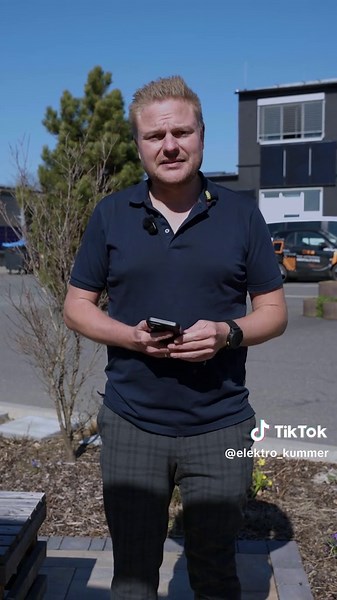 🔧🌟 Wochenauswertung: Erfolgreiche Projekte und spannende Veranstaltungen! 📈✨ Es ist Zeit für unsere Wochenauswertung und wir blicken auf eine sehr produktive Woche zurück. Hier sind die Highlights: 🏢 Events: * Hannover: Besuch bei der Neueröffnung des Loxone-Standorts im Axon-Gebäude. Themen waren Smart Home, intelligente Steuerung und Audiokompetenz mit Quadral 🏠🎶 🔋 Photovoltaik-Projekte: * Installation einer 10 kW Heckert Solar-Anlage mit bewährten IBC-Dachsteinen ☀️🔧 * Aufbau einer we