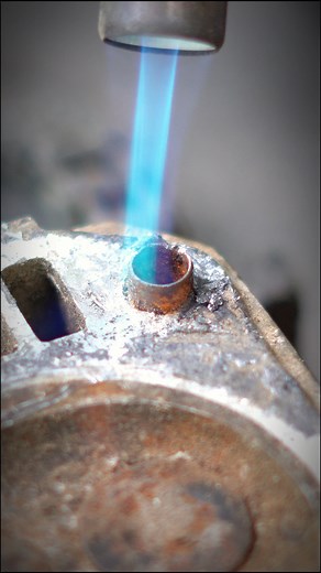 This tool can help you quickly remove broken screws - Hidden features - craft tips and tricks #tricks #crafts #diy #craftstool #craftshacks #tip #smartcrafts | Smart Crafts