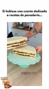 248K views · 1.2K reactions | Creditos: @damianbakeoff Uno de mis alfajores favoritos en formato GIGANTE ingredientes! Manteca 250 g Azúcar impalpable 100 g Esencia de vainilla 2 cucharadas Huevos 2 Harina 0000 360 g Polvo para hornear 15 g Para el relleno : Chocolate con leche 450 g Crema de leche 150 g Para cubrir: Chocolate blanco 250 Crema de leche 75 g | Recetas de Panadería | Facebook