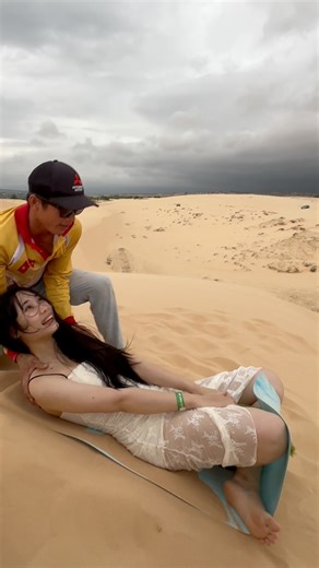 231 #sandboarding #beautifulgirl #cutegirl | Phunny Sac
