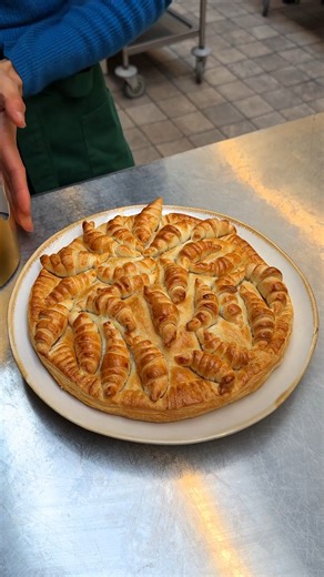 610K views · 1.2K reactions | La galette des rois mini croissants ! La reine des petits déj 縷 | Chefclub | Facebook