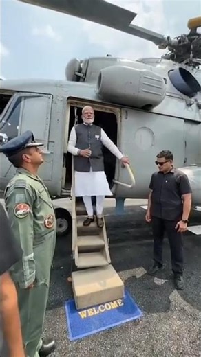SPG commando form mein jab Modi ko helicopter piche commando AK-47 Apple iPhone 5s #vijaychowk