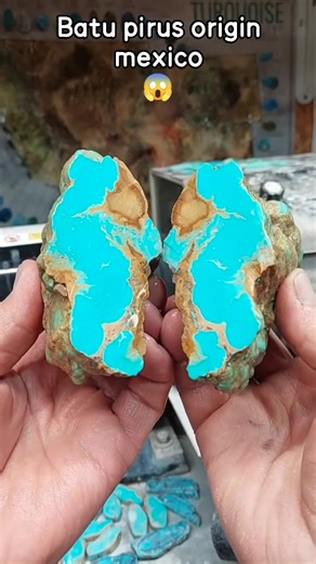 2K views · 30 reactions | Tyrone Turquoise adalah jenis batu pirus (turquoise) yang berasal dari distrik pertambangan Tyrone di Pegunungan Burro, dekat Silver City, New Mexico, Amerika Serikat. #tyroneturquoise #turquoise #batupirus #gemstone #reelsfyp | M Syarief | Facebook