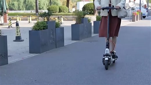 骑E2 Plus电动滑板车滑板车上下班的优缺点