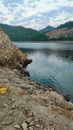 zorlu meralar sarp kayalıklar ama yinede tek #fishing #fish