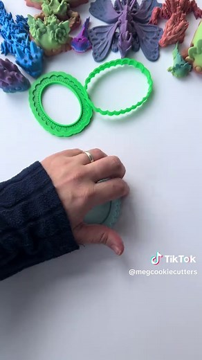 3D Oval Frame Cookie Cutter for Elegant Cookie Designs