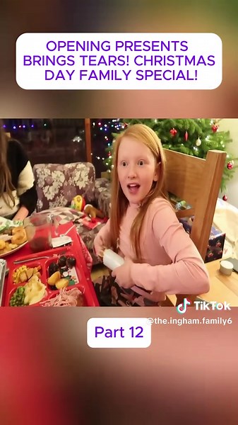 Christmas Day Family Special: Opening Presents Moments