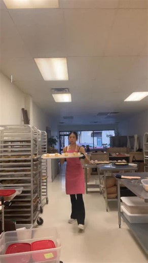 caits cookies on Instagram: "the transition from home oven to commercial as a small cookie business owner🤍🍪 #cookiebusiness #bakingbusiness #bakewithme #behindthescenes #bakers"