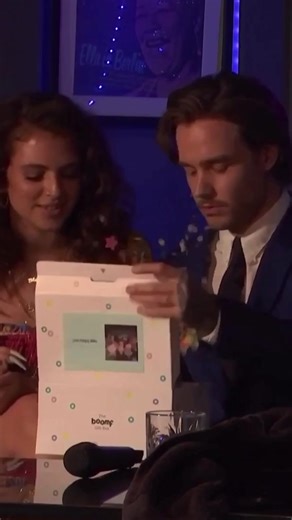 When THE ACTUAL @liampayne opens a BOOMF GIFT BOX on his Birthday Live Show!! 😲🤯🤩😍 #confettiinalldirections #boomf #theLPShow ft. @maemuller_ ❤️