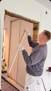 Türöffnung verkleiden 🚧 (-Werbung-) So ein Durchgang kann man verputzen oder mit Gipskarton verkleiden. Ich mach das gerne mit Gipskarton, geht schneller, einfacher und fast keine Trocknungszeit. Ich hoffe das Video kann dem ein oder anderen der sein Haus jetzt umbaut helfen 🙋🏼‍♂️ Wie würdest du das machen ? #maler #vrudtbau #baustelle #trockenbau #maurer #fliesenleger #handwerker #tools #umbau #teamleibwächter | Valeri Rudt