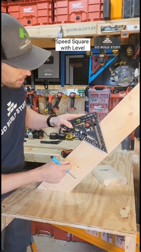 232K views · 823 reactions | Love having the speed square with a level #speedsquare #raftersquare #angles #gobuildstuff | Go Build Stuff | Facebook