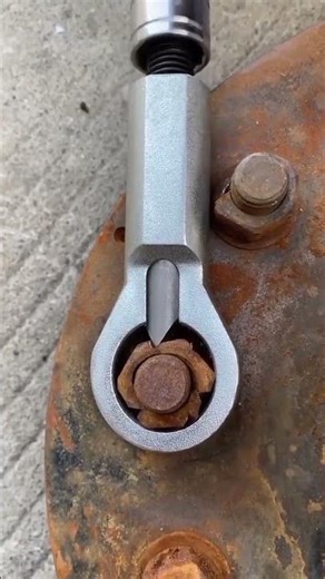 How to remove rusty tools using an impact screwdriver to remove rust #shortvideo