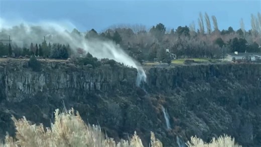 Extreme winds reverse Shoshone Falls flow in Twin Falls, Idaho, USA