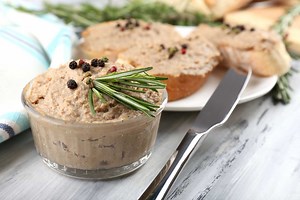 Filling and packaging systems for patè for food industry