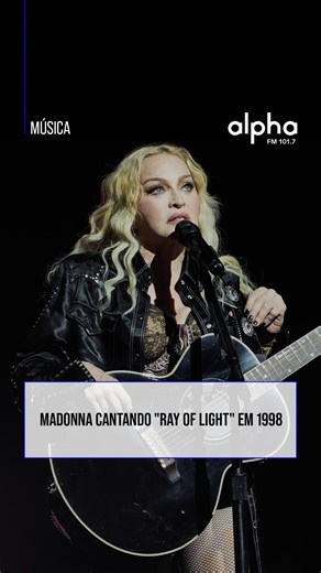 5.3K views · 180 reactions | Ela é a Rainha do Pop por um motivo! 朗 Em 1998, Madonna encantou o público do The Oprah Winfrey Show ao cantar o hit "Ray of Light", faixa que dá título ao 7º álbum de estúdio da popstar. Até a própria Oprah ficou animada com a performance. Confira!  Quem aí lembra dessa fase? #alpha #rádioalphafm #alphafm #música #oprahwinfrey #madonna #Oprah #rayoflight | Alpha FM | Facebook
