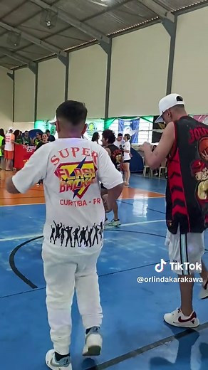 Alienígenas Dançando ao Som de Techno