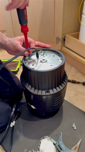 Loud noises, bad smells, or constant clogs? It might be time for a new disposal. #swflplumbing