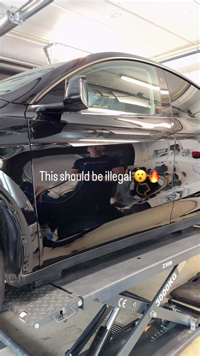 Glossy paint ➝ matte finish in seconds. This reel shows a fast-motion matte PPF wrapping process on car doors, transforming the surface from shine to a clean, stealth look. Matte Paint Protection Film (PPF) is not regular vinyl. Unlike vinyl wrap, matte PPF is self-healing, resistant to scratches, stone chips, and UV damage. Light scratches disappear with heat, keeping the paint protected and looking flawless. This process combines car wrapping, paint protection, and detailing into one solution 