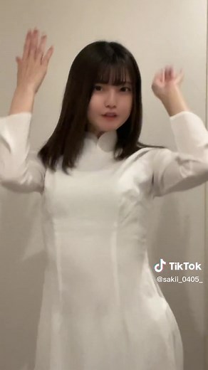 Experience wearing the traditional Vietnamese attire Áo dài 🇻🇳