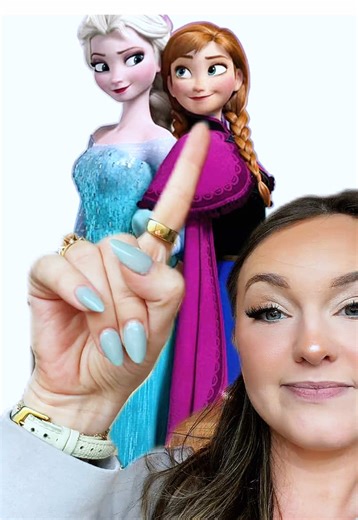 Anna and Elsa are biological sisters who have the exact same face, so why are there only a couple performers in the park to play both sisters? This is a mystery that has always befuddled me. Stay tuned for a couple months from now when I have to play Elsa, but she has the same face as Anna so I’m sure it’ll be alright 😂 #disneyworld #waltdisneyworld #characterperformer #disneyprincess #greenscreen