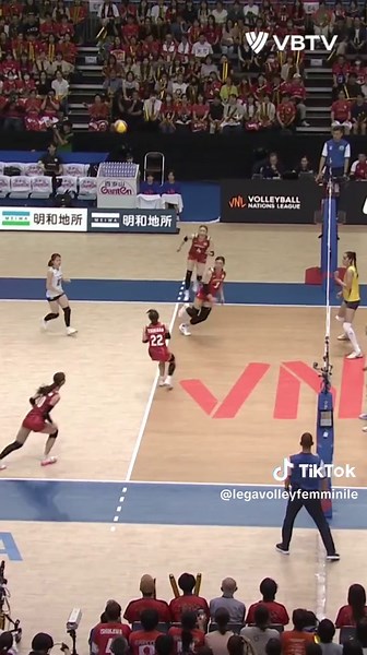 🏐🔥 MEGARALLY VNL GABI🇧🇷🔝 Amazing battle in Japan vs Brazil, watch this rally of @volleyballnationsleague 📺 Watch VNL live on VBTV #ILovevolley #volley #volleyball #pallavolo #VNL2025