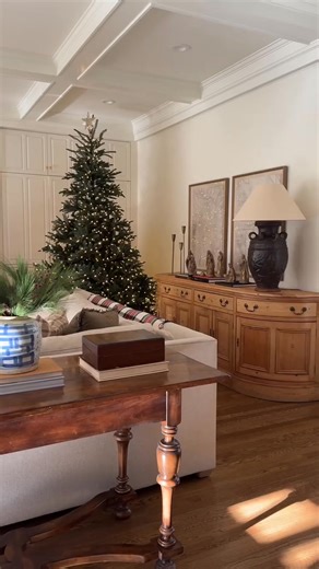 The real magic of a realistic tree is the priceless time you save with an effortless setup. ✨ Shop now: https://bit.ly/4ibWj6W 📹: @ourhickoryhouse Featured: 9' European Fir | Balsam Hill