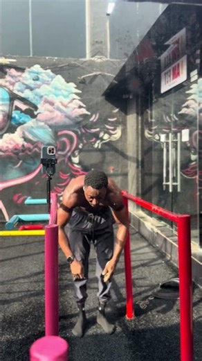 Inverted dips + back lever💀💪🏾🔥🔥#backlever #calisthenics #dips #viral #tgif #streetworkout #fyp