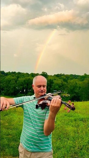 Playing ‘Over the Rainbow’ on #violin with a REAL Rainbow! 🌈🎻