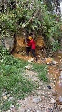 The process of finding gold | finding gold in bedrock fragments | finding gold nuggets worth $2500