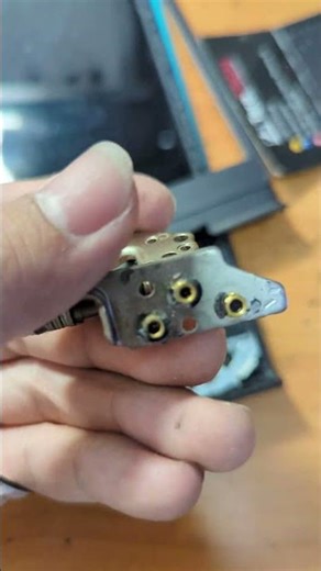 Sửa bản lề laptop Dell Inspiron 3520