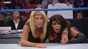 WWE Superstars: Kelly Kelly vs. Layla