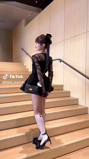 黒のワンピースでドレスアップした気分