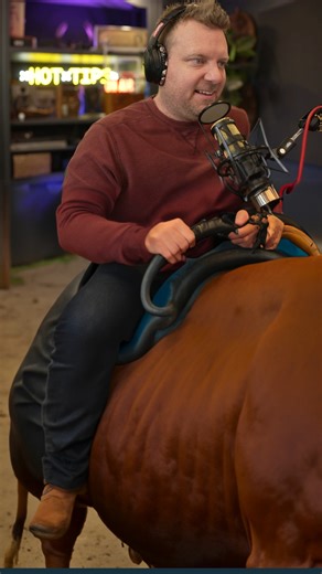 Wes Bos | Holographic CSS Ticket effect. I love this effect so much that I had to recreate it. Here is how it's done | Instagram