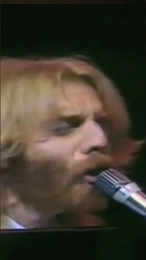 Andrew performing “Lonely Boy” on BBC 4 in 1977 #andrewgold #lonelyboy #70smusic