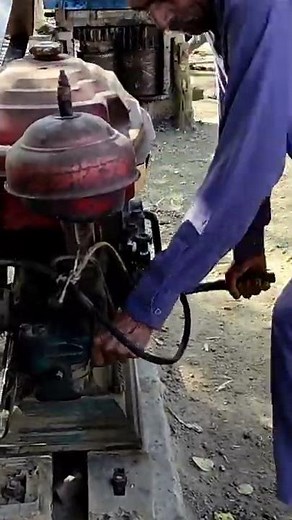 Old Engine Start up Diesel primitive Technology