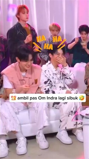ngakak pas Lex mau ambil kue 🤭🤣 @insertliveTransTV #Lexxodiac #hyunsik #funny #moodbooster #lex