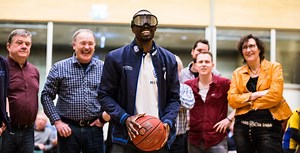 7.9K views · 47 reactions | Das war ein toller Abend! Einen Eindruck davon, wie Fans und Profis gestern 25 Jahre Erstliga-Basketball in Braunschweig mit uns gefeiert haben, liefert euch dieses Video. Viel Spaß beim Anschauen und vielen Dank, dass ihr dabei gewesen seid! Video: Richard Dahlmann & Jonas Hartz / www.PENTAGON.one/ Foto: Kleinschmidt | Braunschweiger Zeitung | Facebook